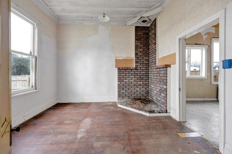 Photo of property in 15 Cornwall Street, Eltham, 4322