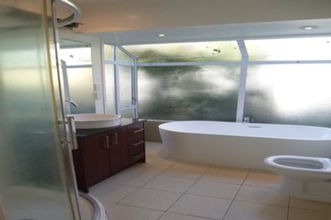 Photo of property in 21 Lake Road, Northcote, Auckland, 0627