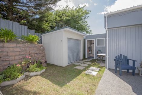 Photo of property in 37 Sarah Street, Waikawa Beach, Manakau, 5573