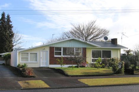 Photo of property in 16 Macmurdo Avenue, Glenview, Hamilton, 3206