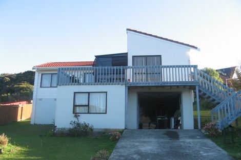 Photo of property in 18 Albatross Close, Whitby, Porirua, 5024