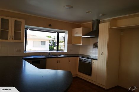 Photo of property in 48a Whiting Grove, West Harbour, Auckland, 0618