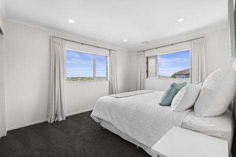 Photo of property in 60 Chesterfield Way, Orewa, 0931