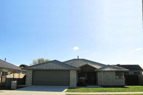 Photo of property in 51 Gandalf Crescent, Paraparaumu, 5032