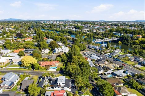 Photo of property in 1 Woodstock Road, Fairfield, Hamilton, 3214