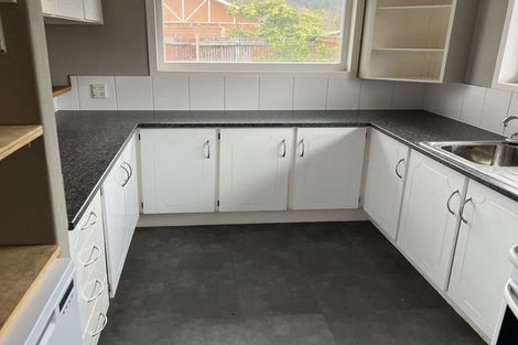 Photo of property in 10 Blueberry Grove, Timberlea, Upper Hutt, 5018