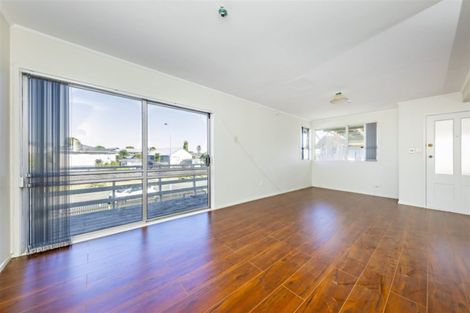 Photo of property in 14 Frobisher Way, Clendon Park, Auckland, 2103