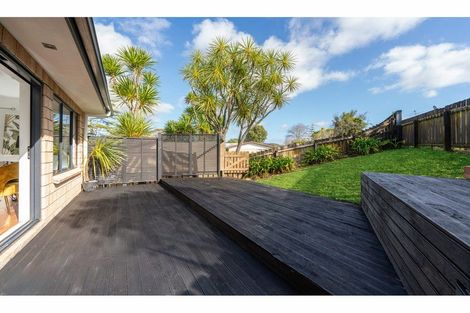 Photo of property in 17a Atkinson Road, Titirangi, Auckland, 0604