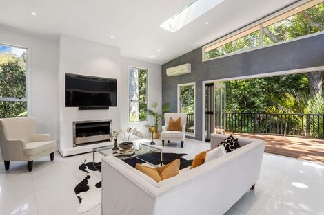 Photo of property in 18 Kereru Grove, Greenhithe, Auckland, 0632