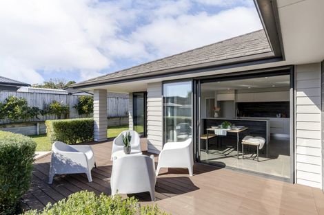Photo of property in 10 Masters Lane, Waitara, 4320