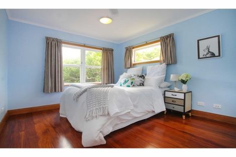 Photo of property in 24 Howard Road, Northcote, Auckland, 0627