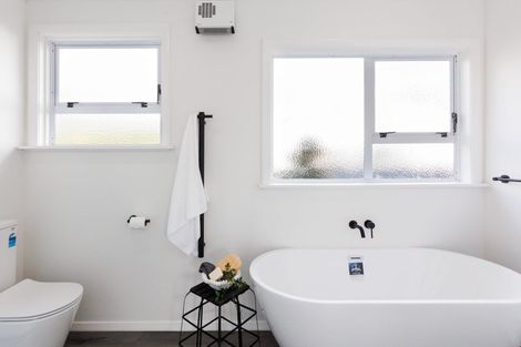 Photo of property in 6 Cremorne Avenue, Hokowhitu, Palmerston North, 4410