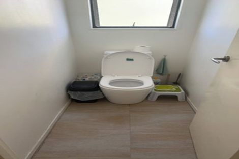 Photo of property in 1 Crown Hill Close, Forrest Hill, Auckland, 0620