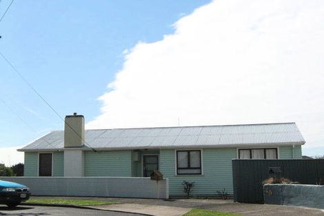 Photo of property in 42 Discovery Place, Marfell, New Plymouth, 4310