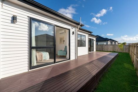 Photo of property in 6 Twin Parks Rise, Papakura, 2110