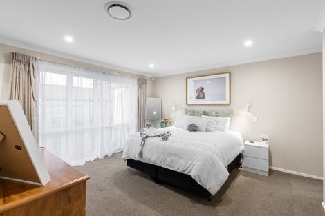 Photo of property in 4 Cyprus Place, Fitzherbert, Palmerston North, 4410