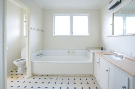 Photo of property in 6 Bond Street, Hokowhitu, Palmerston North, 4410