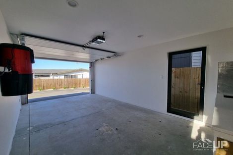 Photo of property in 17a Marina View Drive, West Harbour, Auckland, 0618