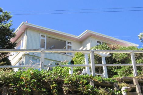 Photo of property in 32 Carlisle Street, Island Bay, Wellington, 6023