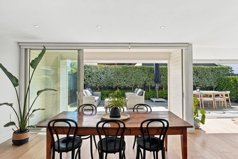 Photo of property in 33 Hawkesbury Avenue, St Albans, Christchurch, 8014