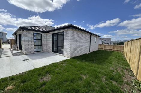 Photo of property in 10 Enchantment Lane, Karaka, 2113