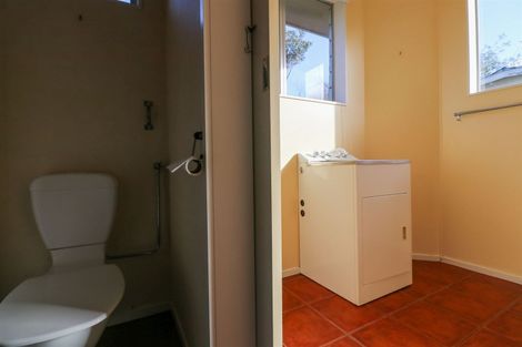 Photo of property in 60 Timaru Road, Waimate, 7924