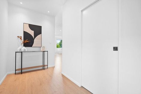 Photo of property in 144a Oaktree Avenue, Browns Bay, Auckland, 0630