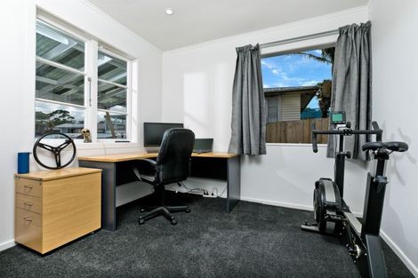 Photo of property in 122 Sunnyside Road, Sunnyvale, Auckland, 0612