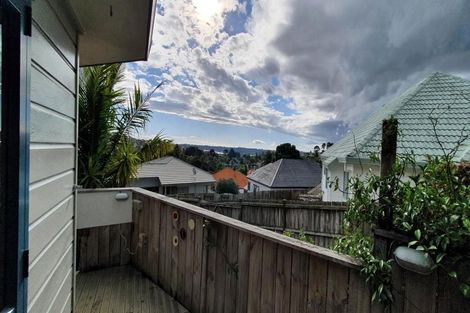 Photo of property in 19 Mandeville Place, Unsworth Heights, Auckland, 0632