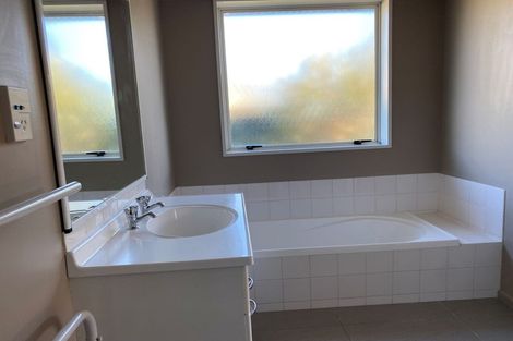 Photo of property in 2/10 Thistledown Place, Woolston, Christchurch, 8062