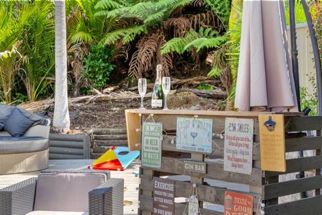 Photo of property in 15 Reynolds Place, Torbay, Auckland, 0630