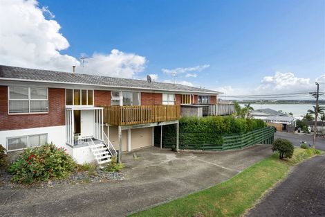 Photo of property in 2/70 Beresford Street, Bayswater, Auckland, 0622