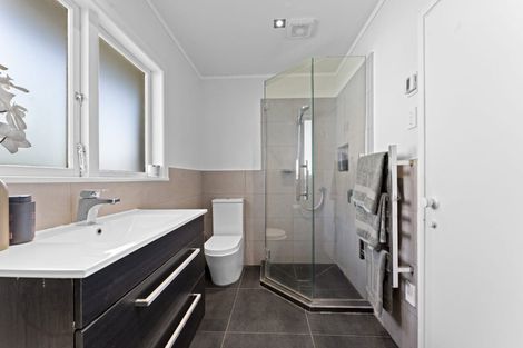 Photo of property in 9 The Anchorage, Sunnyhills, Auckland, 2010