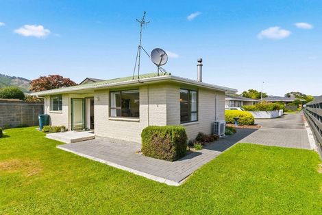 Photo of property in 48a Rewarewa Crescent, Waikanae, 5036
