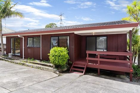 Photo of property in 76 Harmel Road, Glendene, Auckland, 0602