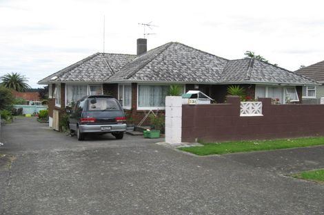 Photo of property in 13 Farnborough Crescent, Mangere, Auckland, 2022
