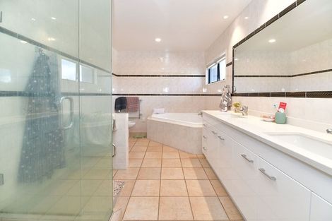 Photo of property in 13 Joydon Place, Stanmore Bay, Whangaparaoa, 0932