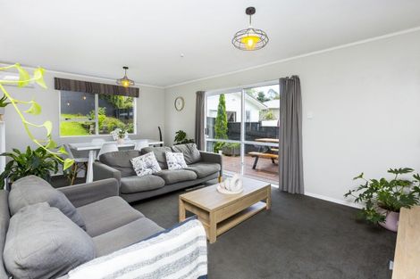 Photo of property in 63 Norana Road, Timberlea, Upper Hutt, 5018