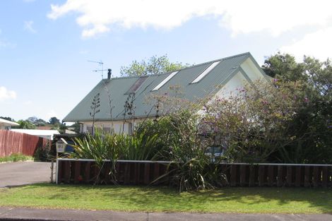 Photo of property in 81 Riverpark Crescent, Henderson, Auckland, 0610