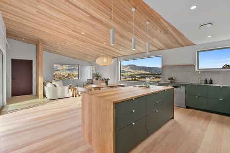 Photo of property in 33 Tomtit Crescent, Lake Hawea, 9382