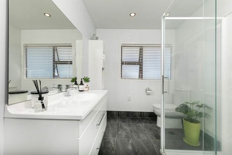 Photo of property in 59 Spence Road, Henderson, Auckland, 0612