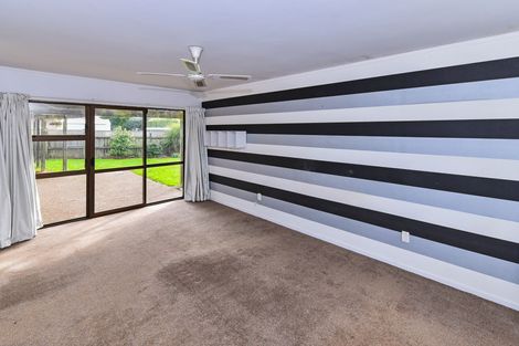 Photo of property in 8 Carlinka Place, Conifer Grove, Takanini, 2112