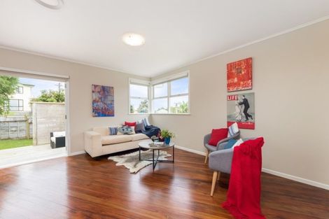 Photo of property in 10 Winifred Avenue, Bayview, Auckland, 0629