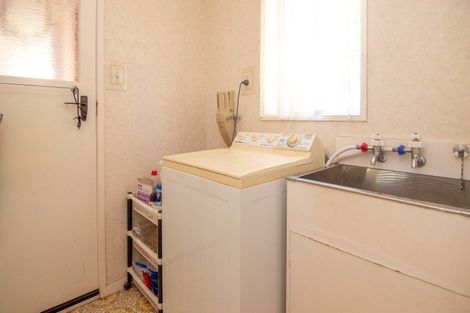 Photo of property in 28 Geraldine Crescent, Cloverlea, Palmerston North, 4412