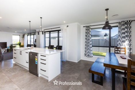 Photo of property in 33 Cynisca Crescent, Wallaceville, Upper Hutt, 5018