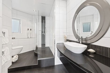 Photo of property in 2/11 Maida Vale Road, Roseneath, Wellington, 6011