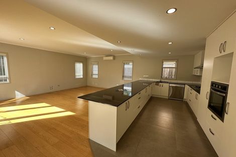 Photo of property in 8 Horizon View Road, Oteha, Auckland, 0632