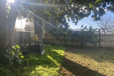 Photo of property in 51 Beach Road, Te Atatu Peninsula, Auckland, 0610