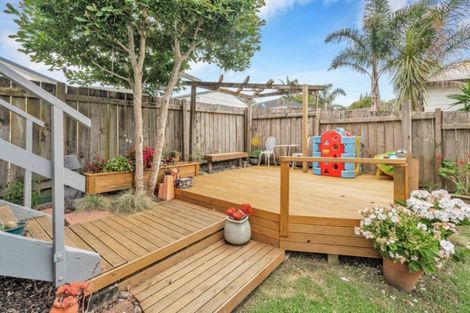 Photo of property in 1/136 Bradbury Road, Botany Downs, Auckland, 2010