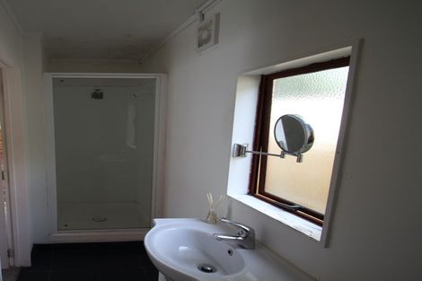 Photo of property in 28 Binsted Road, New Lynn, Auckland, 0600